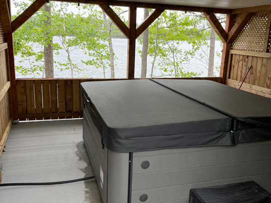 Outbuilding with hot tub by the lake